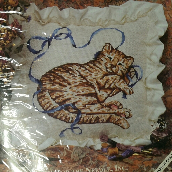 NEW Cat Cross Stitch Pillow Kit 5228 - Picture 5 of 6